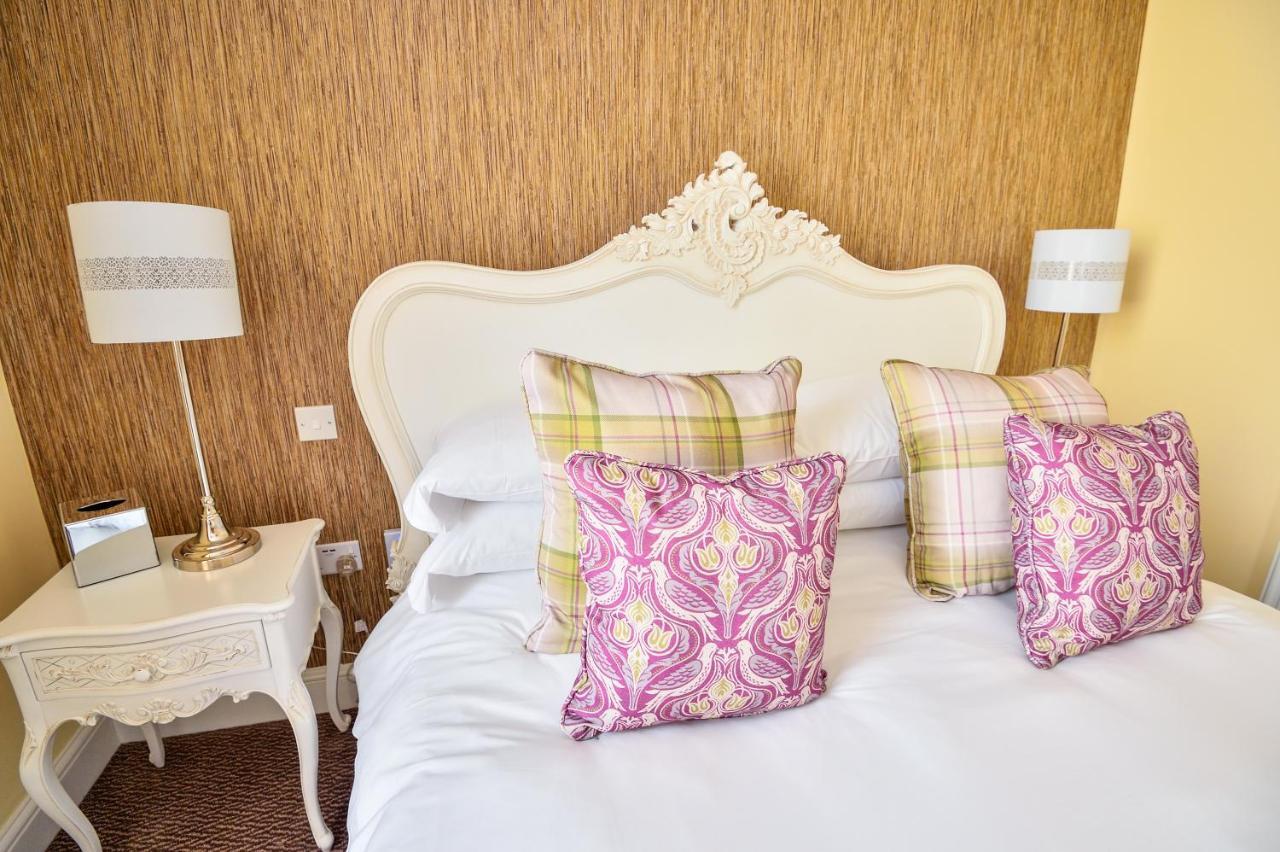 The George Hotel Аксминстър Екстериор снимка